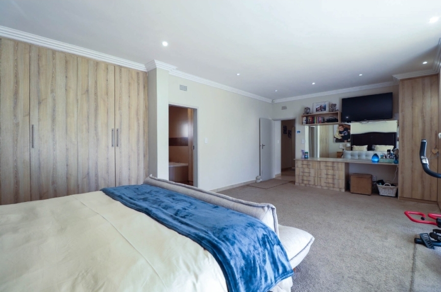 5 Bedroom Property for Sale in Protea Park North West